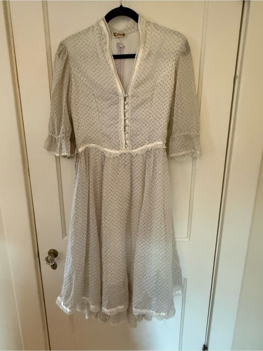 Vintage 1970s Gunne Sax by Jessica San Francisco Floral Lace Dress with pearls
